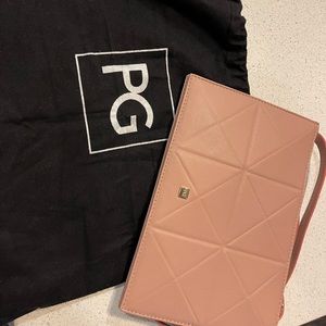 Purificacion Garcia clutch